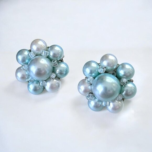 Vintage 1950s Icy Blue Faux Pearl Beaded Cluster Clip Earrings Mid Century Japan - Picture 1 of 12